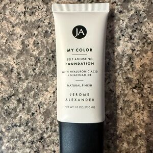 Self adjusting foundation